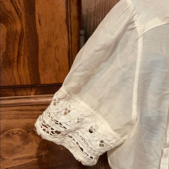 Lace accent blouse - Picture 4 of 10